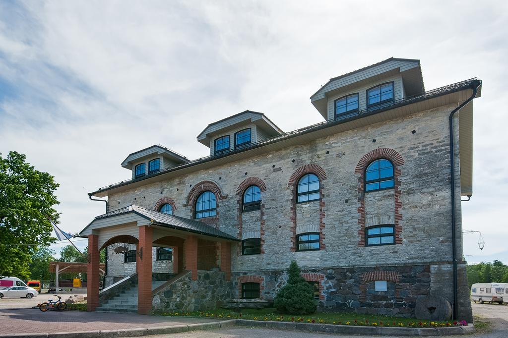Veskisilla Hotel Türi Kültér fotó
